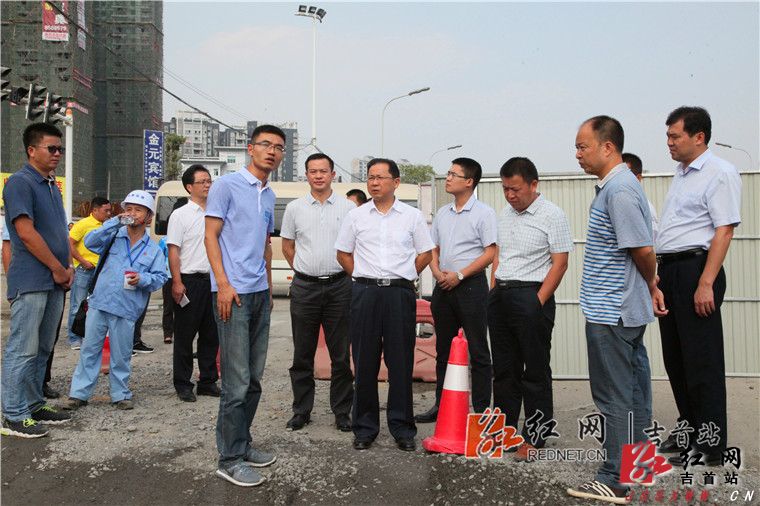 刘珍瑜,李诗兴调度城市管理工作和重点项目建设情况