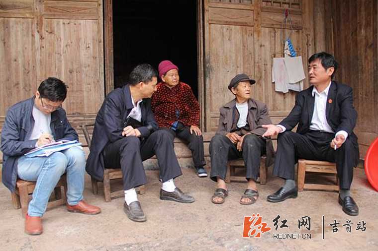 （周勇书记与结对帮扶对象座谈调研）.JPG