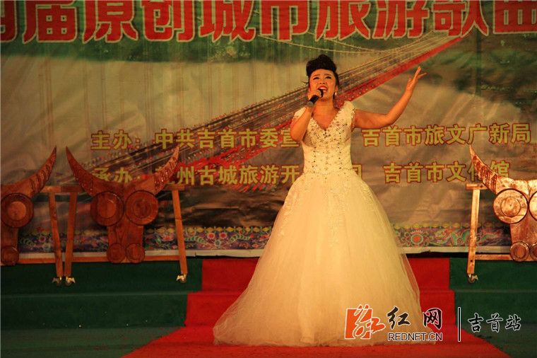 7号选手陈媛媛引吭高歌（图：左宗毅）.jpg