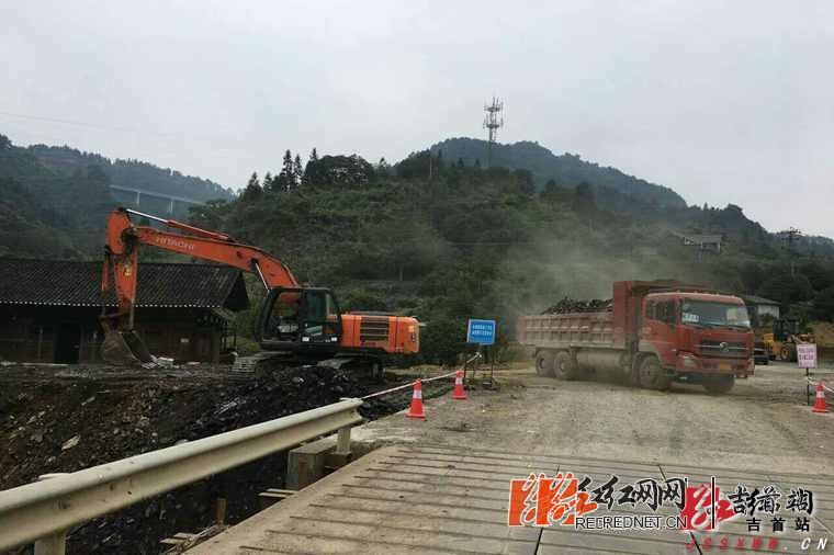 吉首寨阳至矮寨悬索桥公路1.jpg